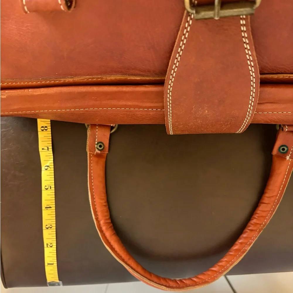 MUST SEE! 11”Hx22”Wx11”D Vintage, X-Large Leather Duffel Bag in Rich Brown